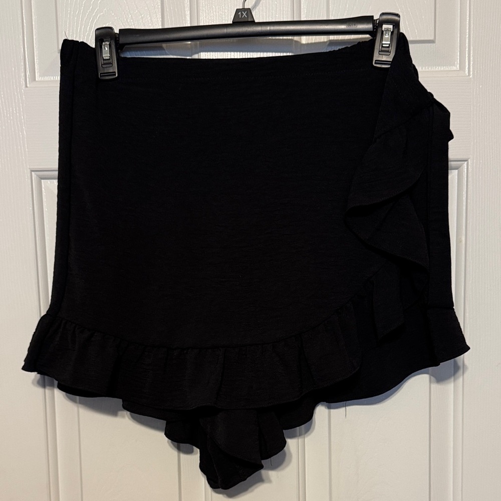 Arula Xquisite Black Ruffle Wrap Mini Skort with tie on side‎ New size XL